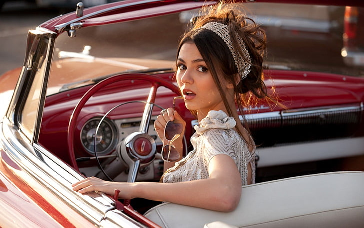 women's gray short-sleeved top, vintage, Victoria Justice, women with cars, HD wallpaper