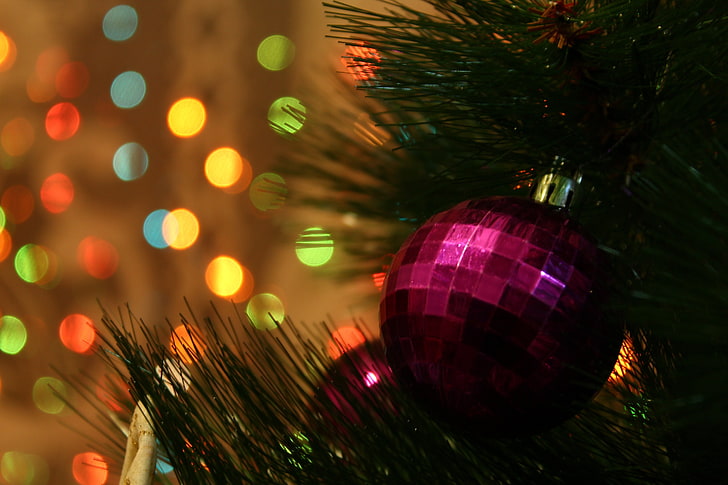 red baubles, Christmas ornaments , pine trees, bokeh, celebration, HD wallpaper