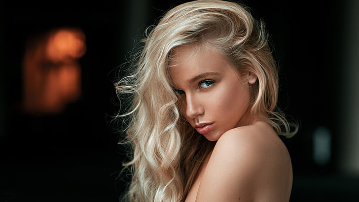 women's blonde hair, face, portrait, bare shoulders, blue eyes