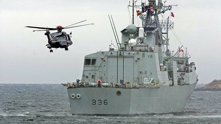 helicopter flying near ship, Sikorsky CH-148 Cyclone, AgustaWestland