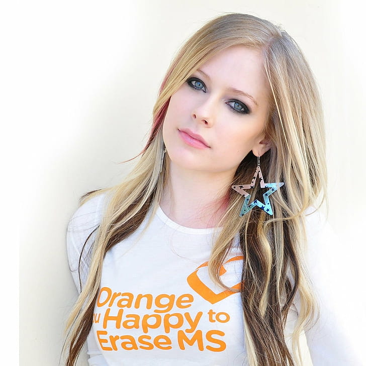 Avril Lavigne wearing orange happy to erase ms shirt, Avril-Lavigne, HD wallpaper