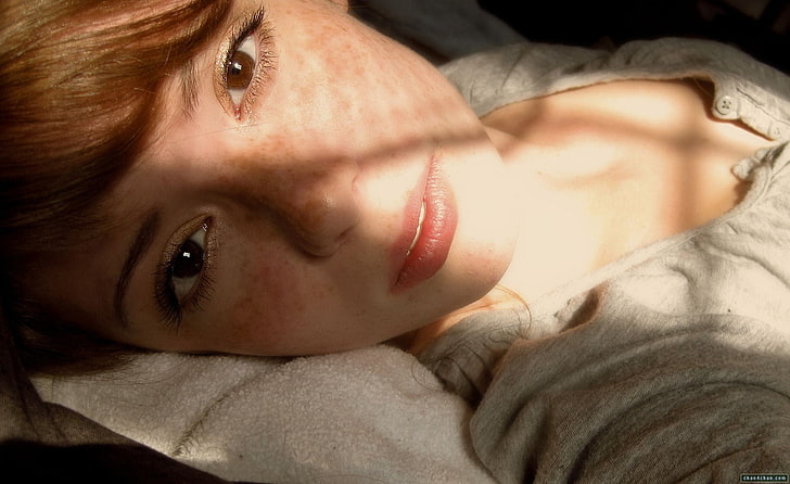 freckles, brown eyes, lying down, women, redhead, looking at viewer, HD wallpaper