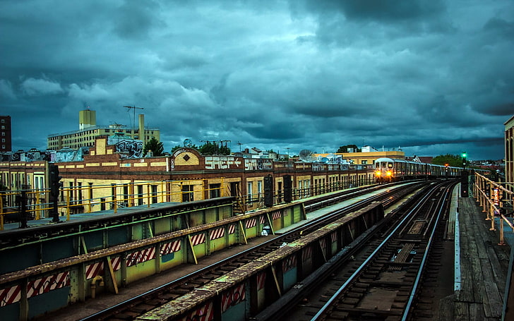blue and brown concrete building, city, train, railway, New York City, HD wallpaper