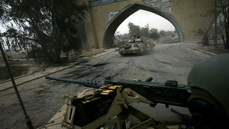 grey battle tank, infantry fighting vehicle, Second Gulf War