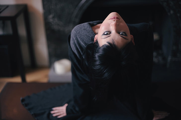 woman in black long-sleeved shirt inside room, Melissa Clarke, HD wallpaper