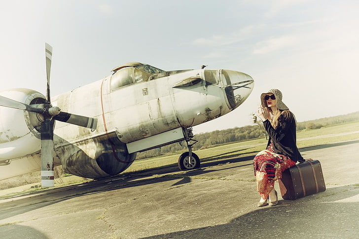 aircraft, women, women outdoors, sitting, vehicle, Lockheed P-2V Neptune, HD wallpaper
