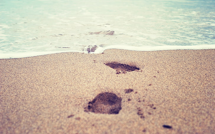 beach, sand, footprints, land, water, sea, nature, selective focus, HD wallpaper