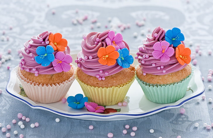 three assorted-color floral cupcakes, pink, food, decoration, HD wallpaper