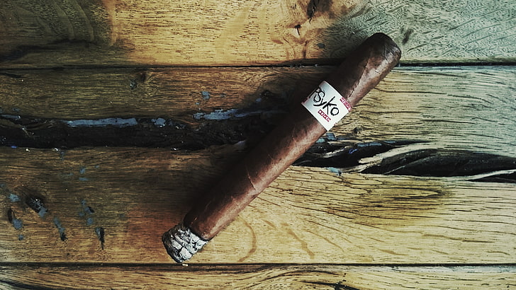 Psyko Seven, Ventura Cigars, wood - material, one person, real people