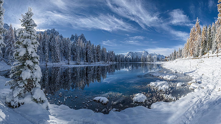 Winter Landscape Lake Reflection Pine Forest Trees With Snow White Tablecloth Blue Sky With White Oblaci.ubava Wallpaper Hd For Desktop 2560×1440