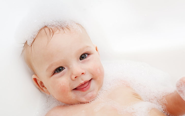 Baby Washing Hair, baby's face, smiley face, bath, happy boy, HD wallpaper