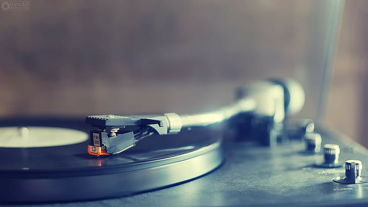 gray and black turntable, vinyl player read and write head in focus photography, HD wallpaper