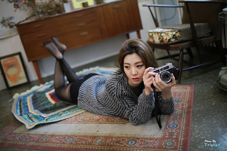 black and silver camera, Chae Eun, Korean, Asian, red lipstick