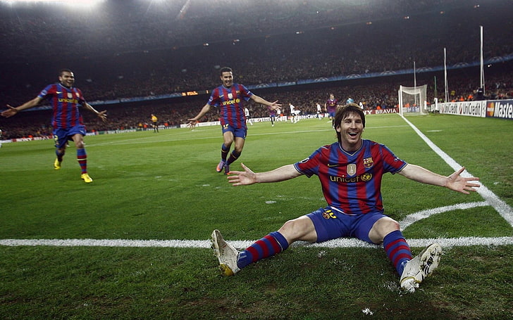 Lionel Messi, footballers, soccer, sport, playing, grass, team sport, HD wallpaper