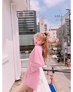 HD wallpaper: Lisa, Lisa (BLACKPINK), blonde, pink coat, city | Wallpaper  Flare