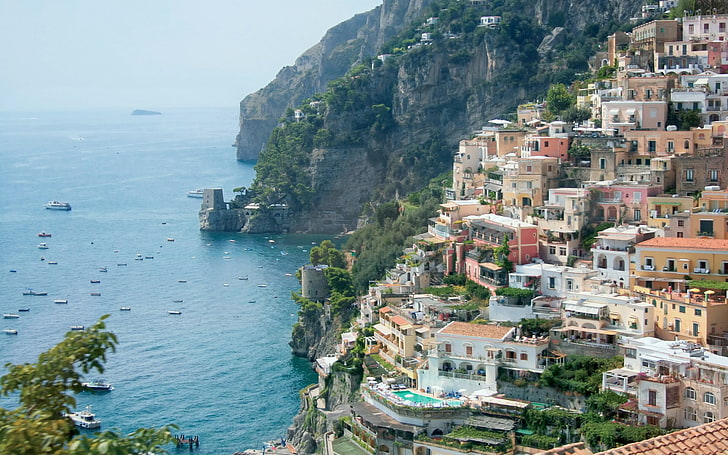 Positano waterfront landscape photos wallpaper 04, green leafed tree