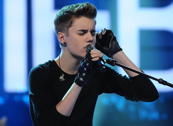 Justin Bieber, microphone, headphone, speech, song, gloves, excitement, HD wallpaper