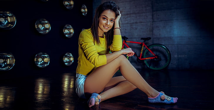 women, sitting, smiling, on the floor, brunette, bicycle, jean shorts, HD wallpaper