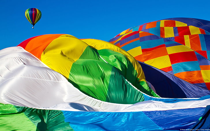 Hot air balloon ready to fly-Windows 10 HD Wallpap.., multi colored HD wallpaper