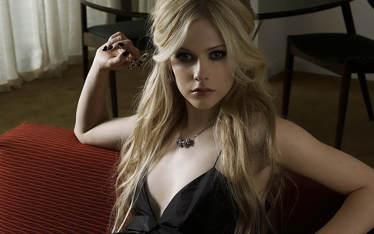 Avril Lavigne, blonde, necklace, painted nails, singer, women, HD wallpaper