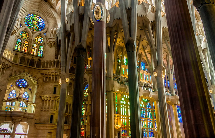 Featured image of post Religion Sagrada Familia Hd Barcelona s emblematic sagrada familia church finally has a completion date 2026 or 2028 more than 140 years after it was started