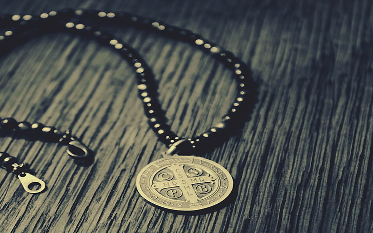 round silver-colored pendant necklace, Christianity, Medals, cross, HD wallpaper