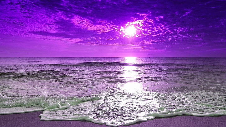 Purple sunset: Mang lại một cảm giác yên bình và thư thái, các hình ảnh hoàng hôn tím điểm xuyết trên bầu trời sẽ đưa bạn đến một thế giới tuyệt đẹp. Khám phá những bức ảnh về bình minh hay hoàng hôn tím xanh để bắt đầu một ngày mới tràn đầy cảm hứng. 