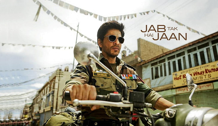 Shahrukh Khan New Look With Army Dre, men's green camouflage military uniform