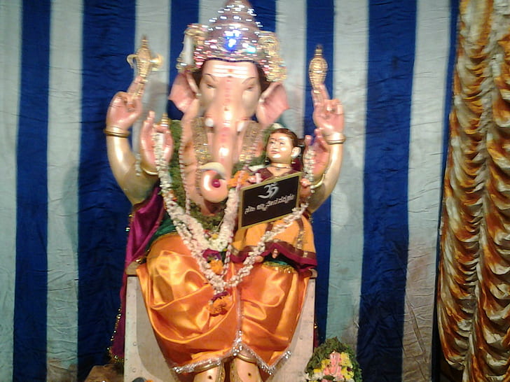 Ganesha Festival In Vijayapura, temple celebrating, at someshwara, HD wallpaper
