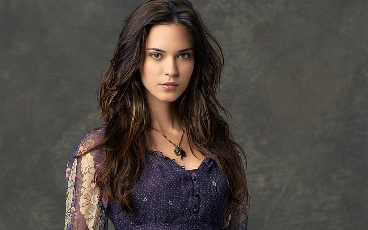 Odette Annable 01