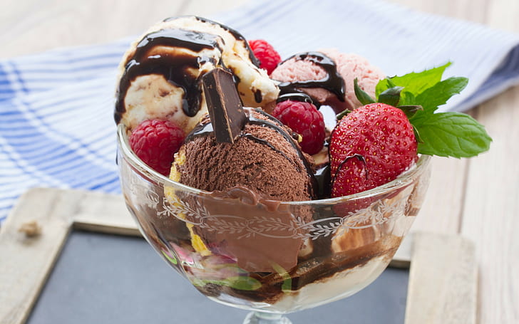 Ice cream, dessert, chocolate, berries, strawberries, HD wallpaper