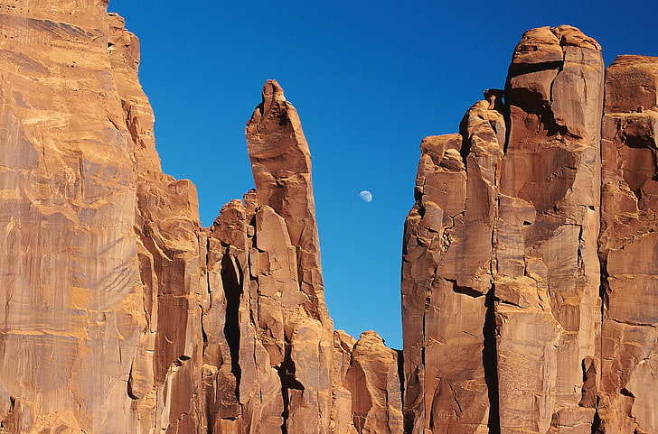 brown rock formation, canyons, rocks, moon, sky, crack, nature, HD wallpaper