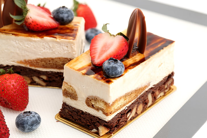 vanilla cake, berries, chocolate, cream, dessert, cakes, sweet, HD wallpaper