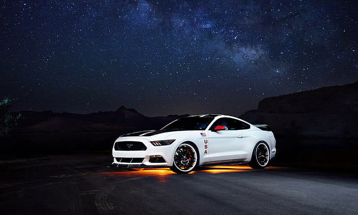 Ford Mustang, night