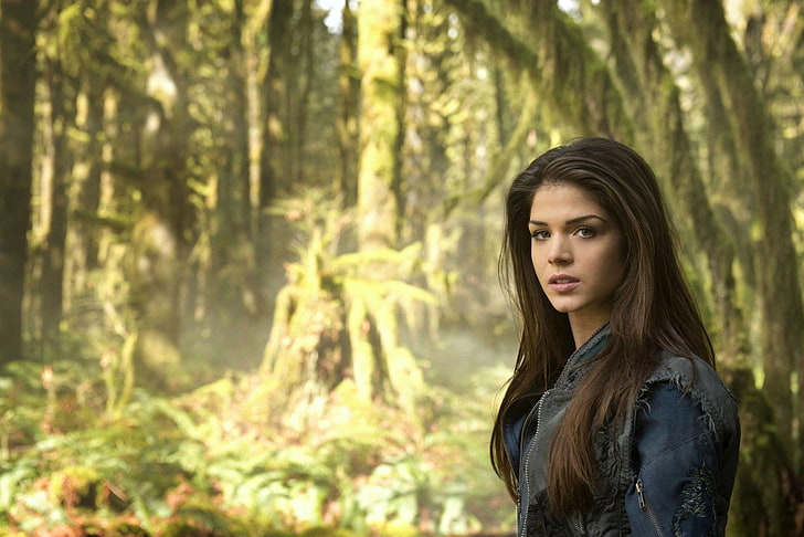 Marie Avgeropoulos As Octavia Blake In The 100, forest, tree, HD wallpaper