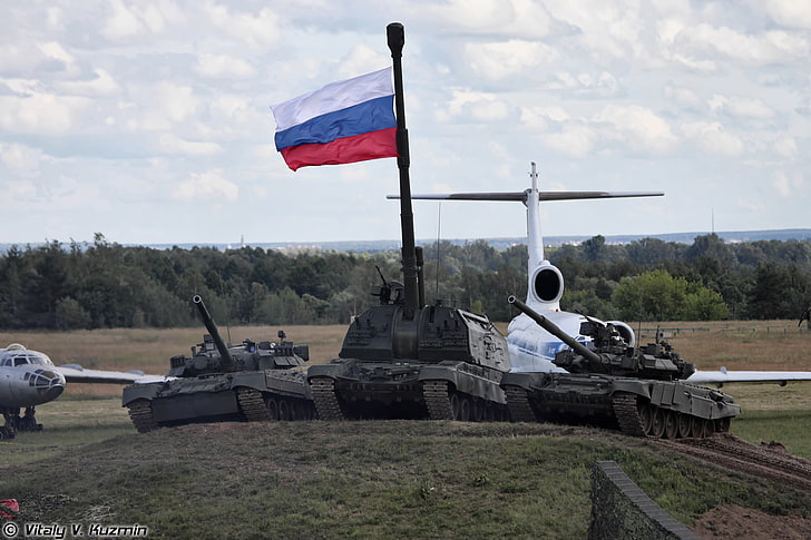 three battle tanks, Flag, Russia, SAU, T-90, T-80, Msta-S, sky