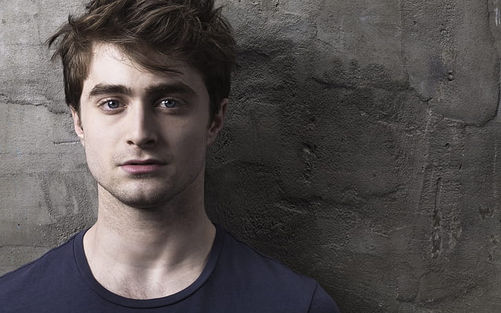 Daniel Radcliffe Look, men's blue crew neck shirt, actor, celebrity
