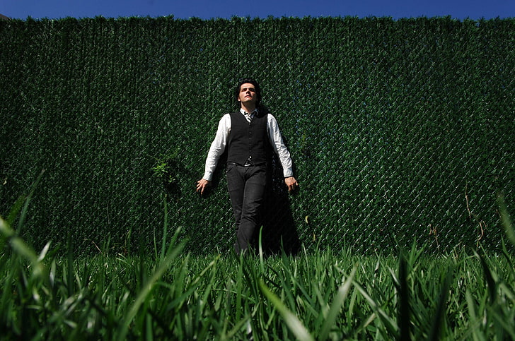 men's black vest, greens, grass, wall, my chemical romance, Gerard way