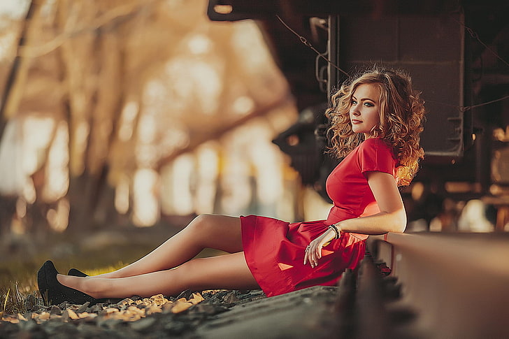 women's red dress, blonde, women outdoors, curly hair, legs, train