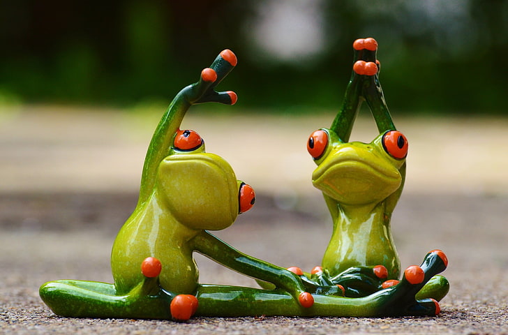 two green frog figurines, sport, toys, gymnastics, yoga, frogs, HD wallpaper