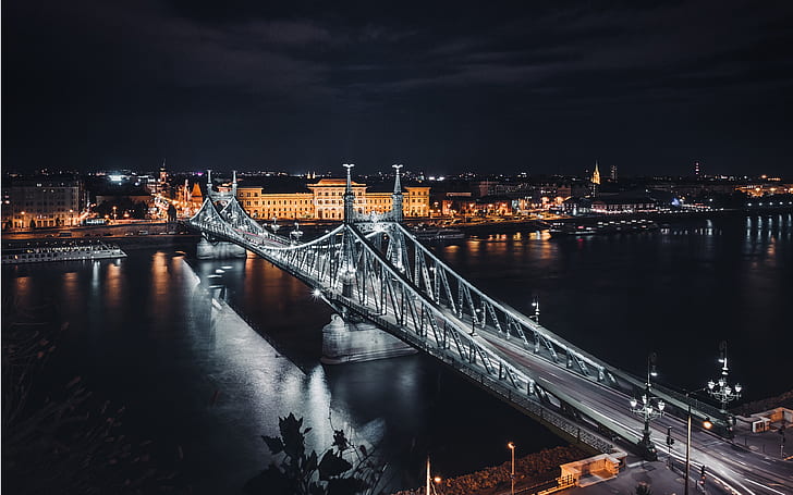 Liberty Bridge Budapest Hungary Connects Buda Pest Via The Danube 4k Ultra Hd Wallpaper For Desktop Laptop Tablet Mobile Phones And Tv 3840×2400