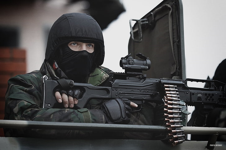 black assault rifle, weapons, mask, soldiers, machine, helmet, HD wallpaper