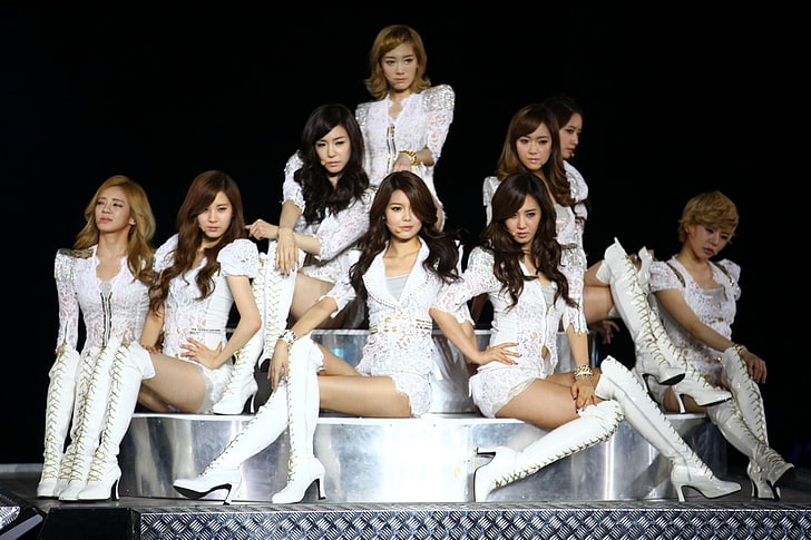 Download Girls' Generation OT9 Circle Wallpaper | Wallpapers.com