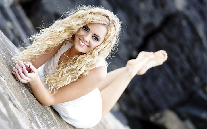 Free Download Hd Wallpaper Sexy Girl 2560x1600 Blond Hair Beauty Smiling Happiness 