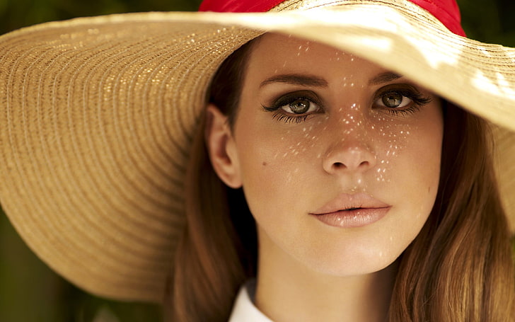 woman wearing brown hat, Lana Del Rey, women, blonde, face, green eyes