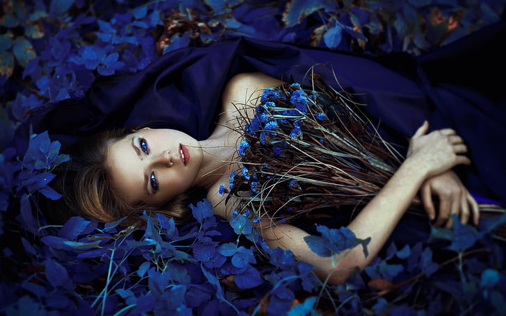 blue textile and flower lot, women, flowers, model, blue eyes