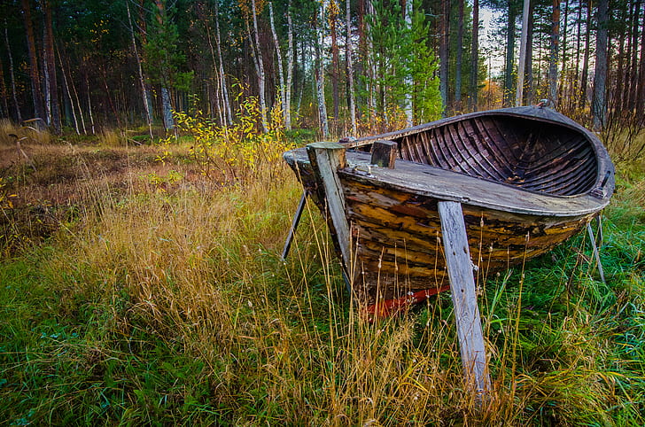 brown wooden boat on green grass field, hailuoto, oulu, uncool, HD wallpaper