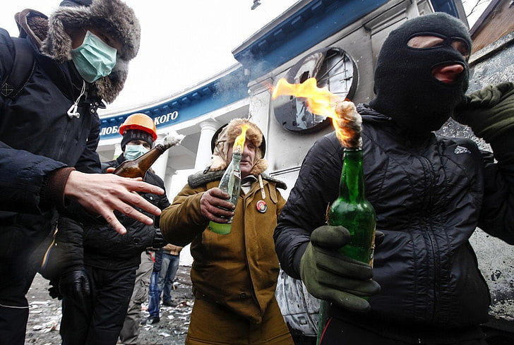 ukraine ukrainians maidan kyiv, people, occupation, mask, holding, HD wallpaper