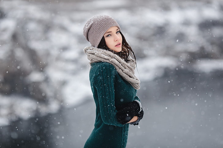 women's green cable-knit sweater and gray knit scarf, Angelina Petrova, HD wallpaper
