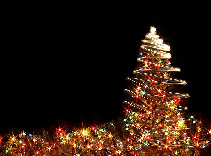 Hãy thưởng thức bức tranh cây Giáng sinh trên nền đen rực rỡ này và hòa mình vào không khí lễ hội cùng gia đình và bạn bè. Bức tranh sẽ mang đến cho bạn niềm vui và cảm giác ấm áp vào mùa giáng sinh. Hãy đón xem và cảm nhận sự đẹp và phù hợp với dịp lễ hội này của cây Giáng sinh trên nền đen.